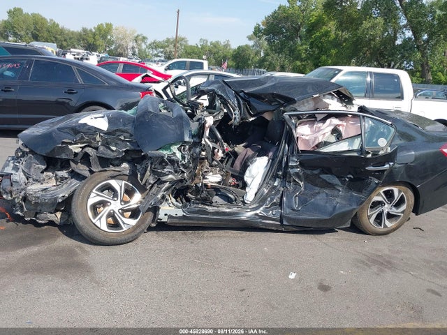 45828690 :رقم المزاد ، 1HGCR2F38HA180643 vin ، 2017 Honda Accord Lx مزاد بيع