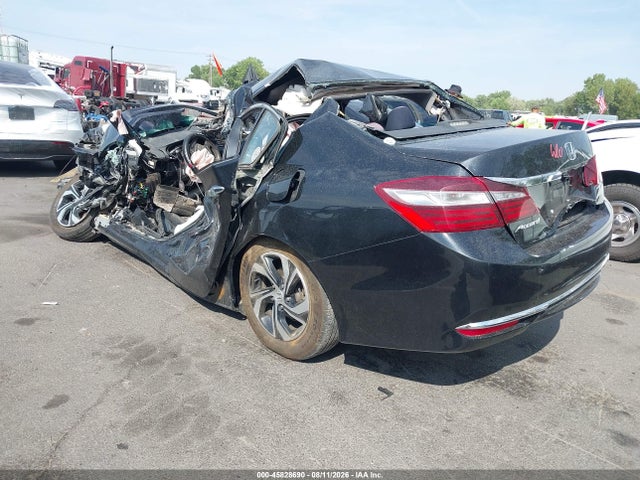 45828690 :رقم المزاد ، 1HGCR2F38HA180643 vin ، 2017 Honda Accord Lx مزاد بيع
