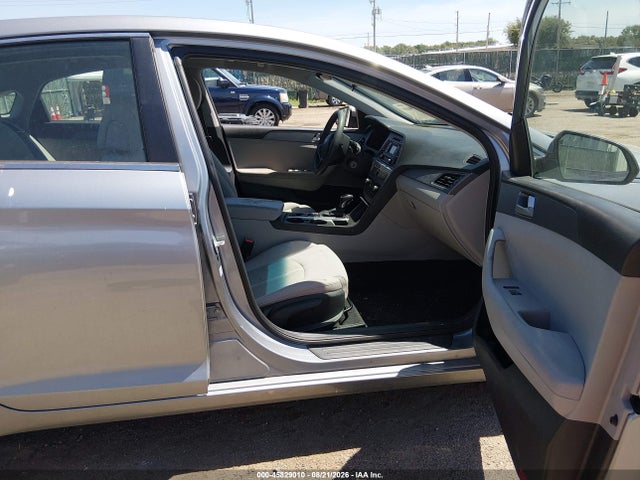 Hyundai Sonata 2016 5NPE24AF2GH396360 Image 5