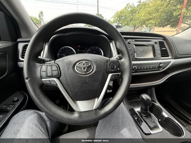45829132 :رقم المزاد ، 5TDBZRFH1JS883847 vin ، 2018 Toyota Highlander Le مزاد بيع