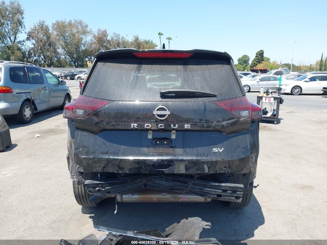 45829300 :رقم المزاد ، 5N1BT3BA1NC700778 vin ، 2022 Nissan Rogue Sv Fwd مزاد بيع