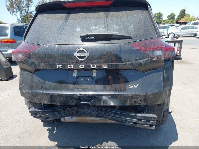 45829300 :رقم المزاد ، 5N1BT3BA1NC700778 vin ، 2022 Nissan Rogue Sv Fwd مزاد بيع