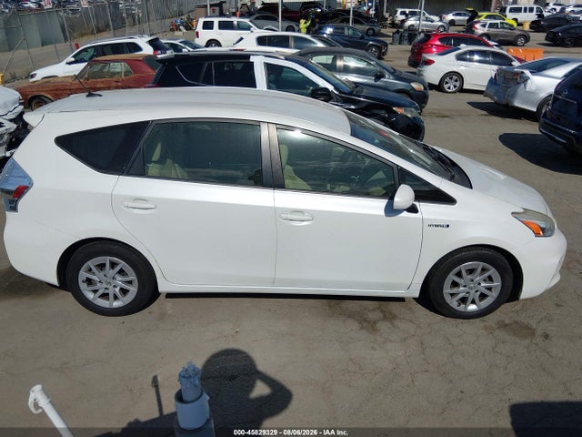 Toyota Prius V Three 2014 JTDZN3EU4EJ009971 Image 13