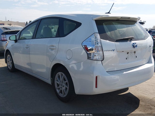 Toyota Prius V Three 2014 JTDZN3EU4EJ009971 Image 3