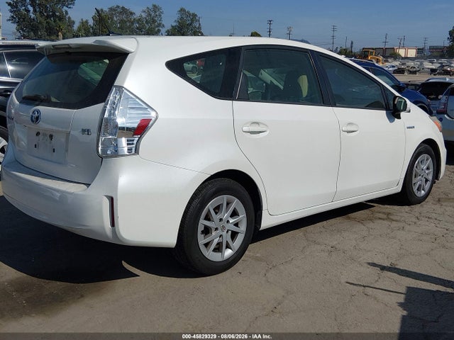 Toyota Prius V Three 2014 JTDZN3EU4EJ009971 Image 4