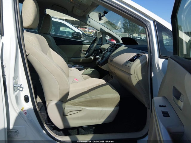 Toyota Prius V Three 2014 JTDZN3EU4EJ009971 Image 5