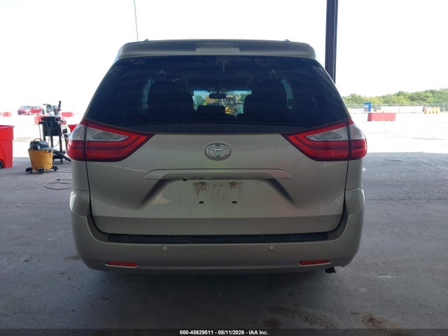 5TDYK3DC3FS550270 Toyota Sienna Xle 8 Passenger