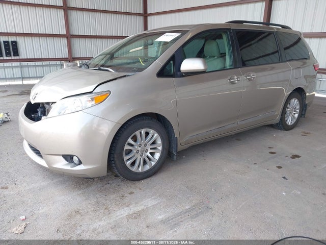 5TDYK3DC3FS550270 Toyota Sienna Xle 8 Passenger