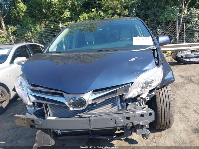 2018 Toyota Sienna Xle 8 Passenger მანქანა იყიდება აუქციონზე, vin: 5TDYZ3DC7JS962387, აუქციონის ნომერი: 45829522
