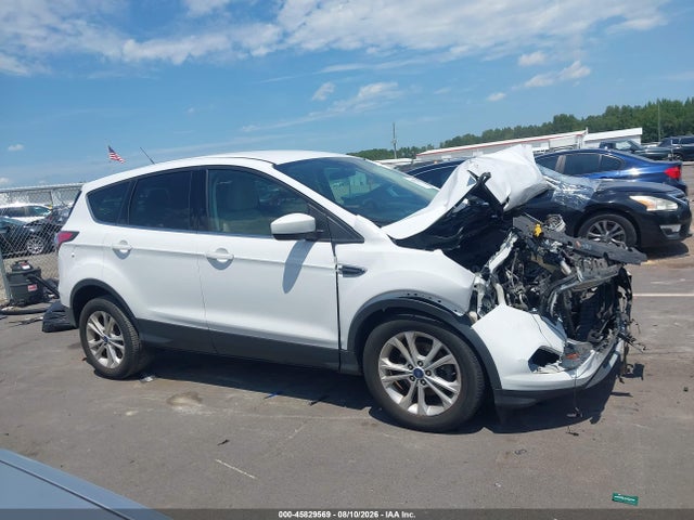 45829569 :رقم المزاد ، 1FMCU0GD5HUB03800 vin ، 2017 Ford Escape Se مزاد بيع