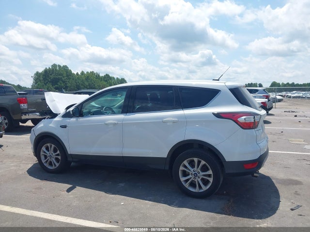 45829569 :رقم المزاد ، 1FMCU0GD5HUB03800 vin ، 2017 Ford Escape Se مزاد بيع