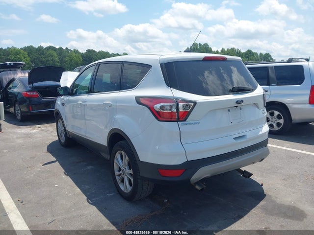 45829569 :رقم المزاد ، 1FMCU0GD5HUB03800 vin ، 2017 Ford Escape Se مزاد بيع