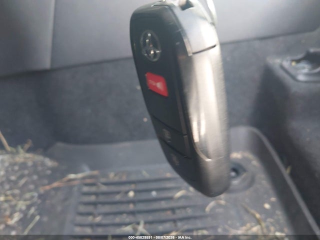 45829591 :رقم المزاد ، 7MUCAAAG0TV194824 vin ، 2026 Toyota Corolla Cross Le مزاد بيع