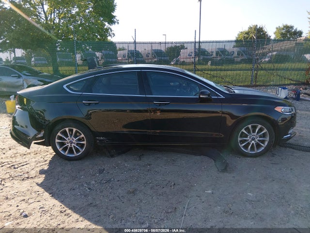 3FA6P0HD9HR211163 Ford FUSION SE