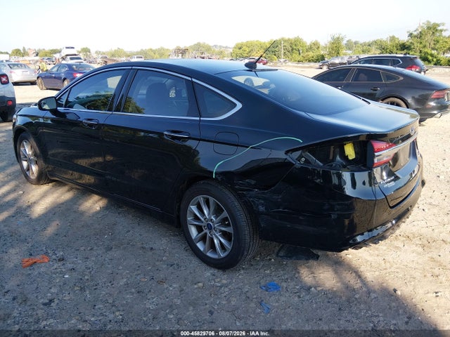 3FA6P0HD9HR211163 Ford FUSION SE