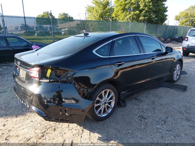 3FA6P0HD9HR211163 Ford FUSION SE