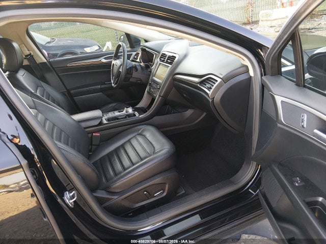 3FA6P0HD9HR211163 Ford FUSION SE