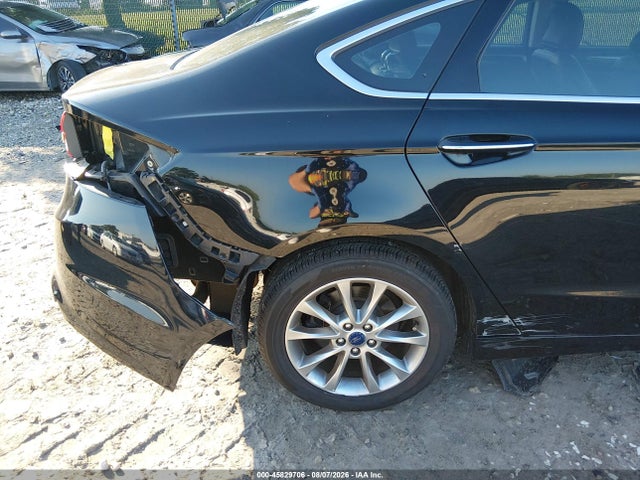3FA6P0HD9HR211163 Ford FUSION SE