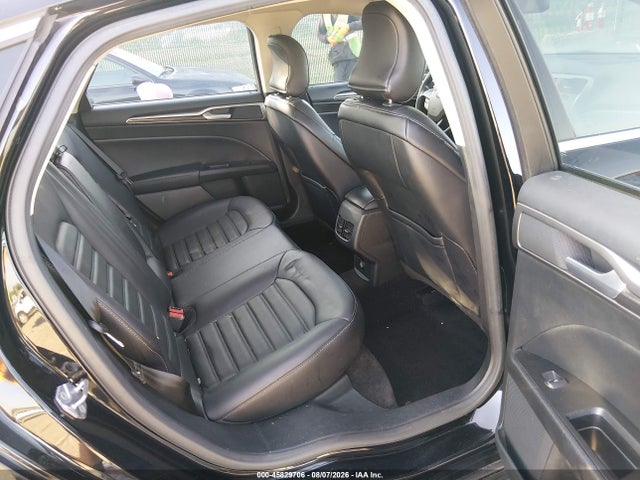 3FA6P0HD9HR211163 Ford FUSION SE