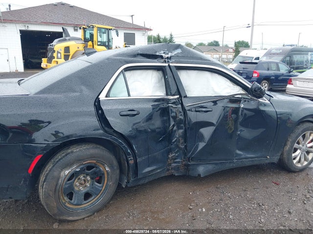 2017 Chrysler 300 Limited Awd მანქანა იყიდება აუქციონზე, vin: 2C3CCARG0HH617971, აუქციონის ნომერი: 45829724