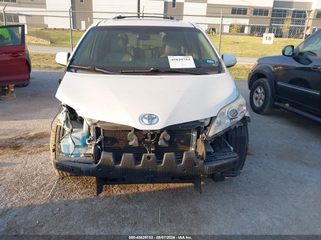2017 Toyota Sienna Xle Premium 8 Passenger მანქანა იყიდება აუქციონზე, vin: 5TDYZ3DC9HS767501, აუქციონის ნომერი: 45829753