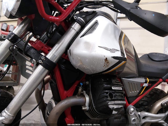 Moto Guzzi V85 Tt 2021 ZGUKYUA09MM000212 Image 15