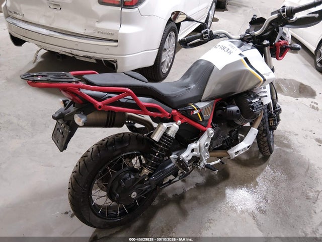 Moto Guzzi V85 Tt 2021 ZGUKYUA09MM000212 Image 4