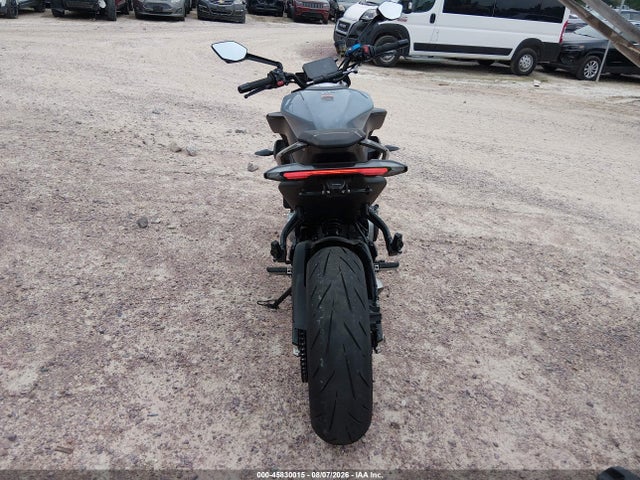 LCEPEVLR3T6000891 Cf Moto 675snk