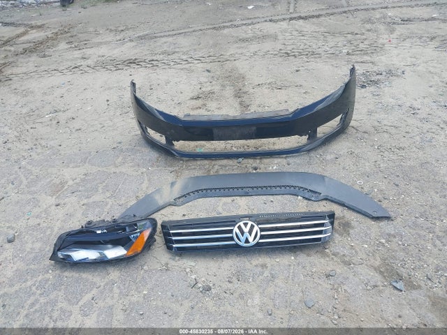 2015 Volkswagen Passat 1.8t S მანქანა იყიდება აუქციონზე, vin: 1VWAT7A3XFC069733, აუქციონის ნომერი: 45830235