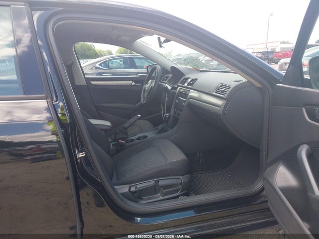2015 Volkswagen Passat 1.8t S მანქანა იყიდება აუქციონზე, vin: 1VWAT7A3XFC069733, აუქციონის ნომერი: 45830235