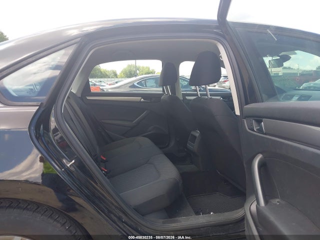 2015 Volkswagen Passat 1.8t S მანქანა იყიდება აუქციონზე, vin: 1VWAT7A3XFC069733, აუქციონის ნომერი: 45830235