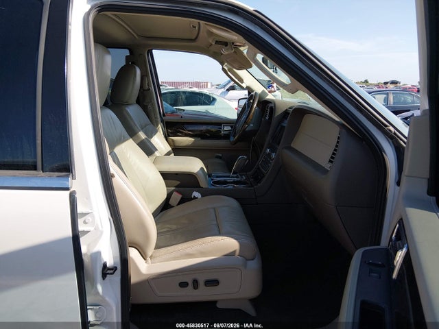 Продажа на аукционе авто 2016 Lincoln Navigator L Select, vin: 5LMJJ3HT8GEL11828, номер лота: 45830517
