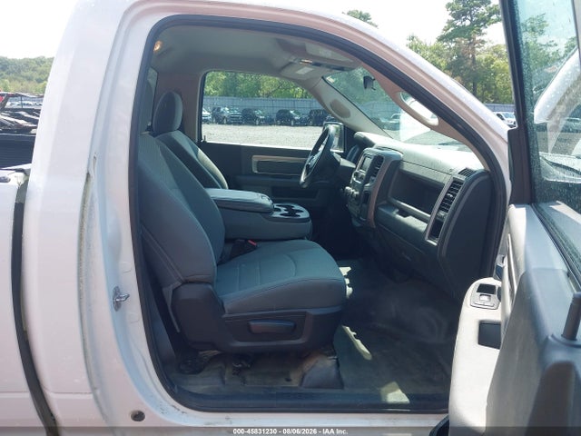45831230 :رقم المزاد ، 3C6JR6DG7JG255415 vin ، 2018 Ram 1500 Tradesman  4x2 8' Box مزاد بيع