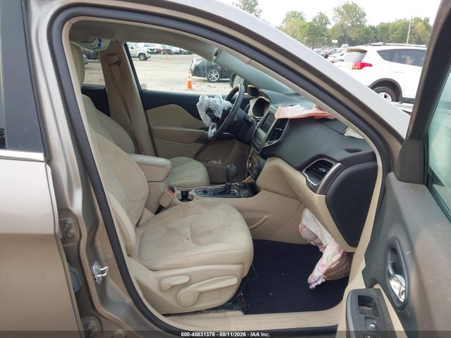 45831378 :رقم المزاد ، 1C4PJMCX7KD131272 vin ، 2019 Jeep Cherokee Latitude 4x4 مزاد بيع