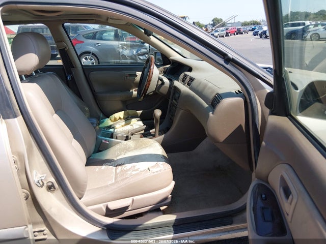 45831503 :رقم المزاد ، JT2BF22K110313781 vin ، 2001 Toyota Camry Le V6 مزاد بيع