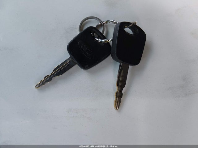 45831666 :رقم المزاد ، 1FMYU04152KD98643 vin ، 2002 Ford Escape Xlt مزاد بيع