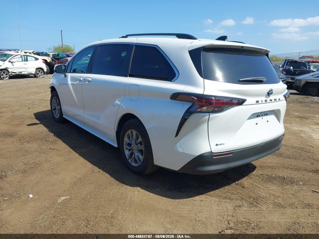 Toyota SIENNA XLE 2025 5TDYRKECXSS235836 Image 3