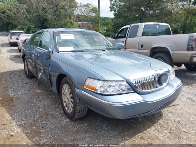 Aukcja sprzedaży 2004 Lincoln Town Car Signature, vin: 1LNHM81W54Y663298, numer aukcji: 45831837