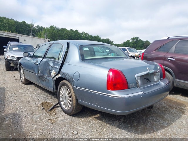 Aukcja sprzedaży 2004 Lincoln Town Car Signature, vin: 1LNHM81W54Y663298, numer aukcji: 45831837