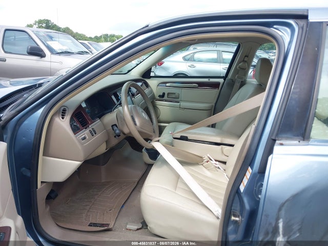Aukcja sprzedaży 2004 Lincoln Town Car Signature, vin: 1LNHM81W54Y663298, numer aukcji: 45831837