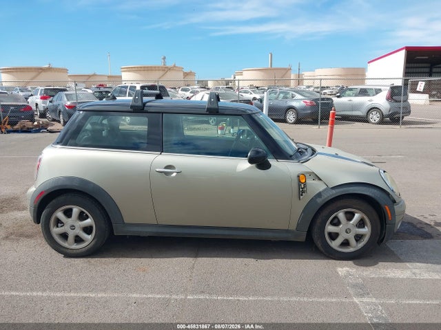 45831867 :رقم المزاد ، WMWMF3C50ATZ22256 vin ، 2010 Mini Cooper مزاد بيع