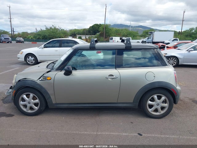45831867 :رقم المزاد ، WMWMF3C50ATZ22256 vin ، 2010 Mini Cooper مزاد بيع