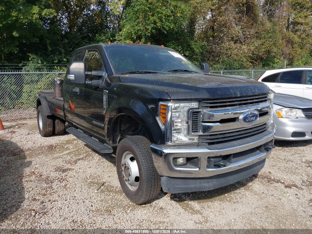 45831900 :رقم المزاد ، 1FT8X3DT0KEC49764 vin ، 2019 Ford F-350 Xlt مزاد بيع