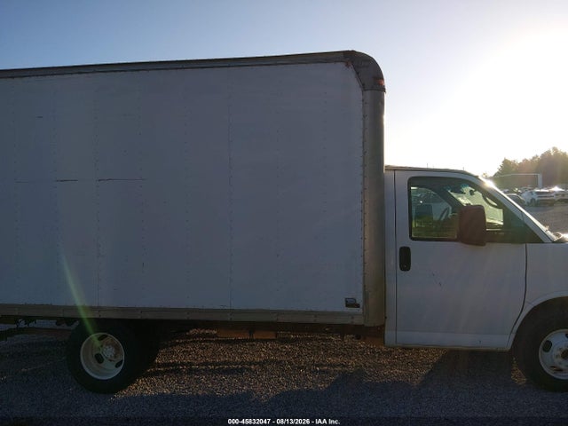 45832047 :رقم المزاد ، 1GB3G3CGXF1118339 vin ، 2015 Chevrolet Express Cutaway 3500 مزاد بيع