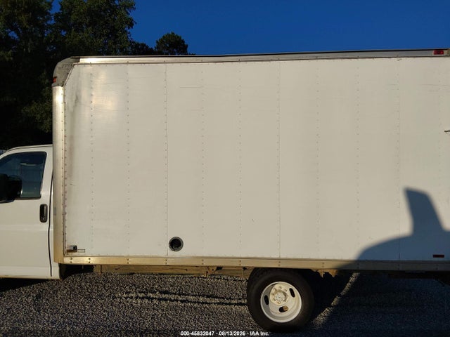 45832047 :رقم المزاد ، 1GB3G3CGXF1118339 vin ، 2015 Chevrolet Express Cutaway 3500 مزاد بيع