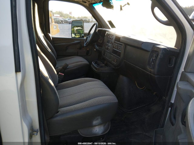 45832047 :رقم المزاد ، 1GB3G3CGXF1118339 vin ، 2015 Chevrolet Express Cutaway 3500 مزاد بيع