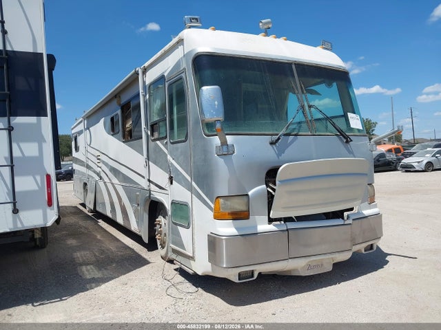 45832199 :رقم المزاد ، 4UZ6LMEB9XCB68259 vin ، 2000 Freightliner Chassis V Line مزاد بيع