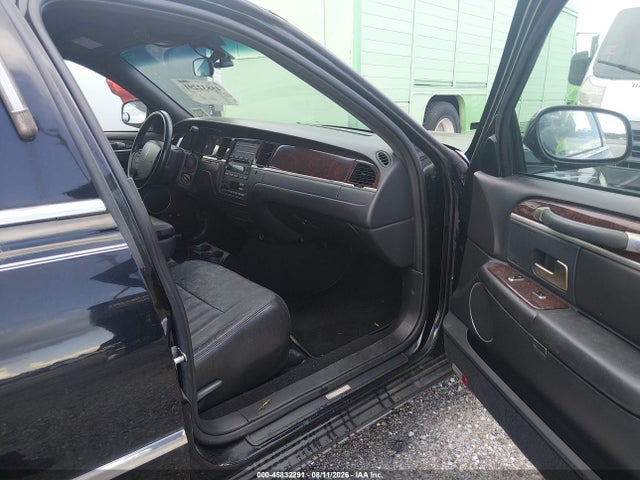 Продажа на аукционе авто 2006 Lincoln Town Car Executive, vin: 1L1FM88W26Y634729, номер лота: 45832291