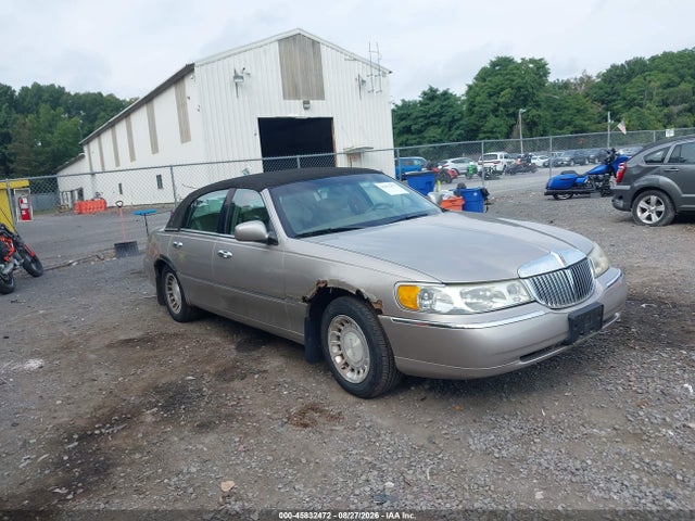 Продажа на аукционе авто 2002 Lincoln Town Car Executive, vin: 1LNHM81WX2Y614546, номер лота: 45832472