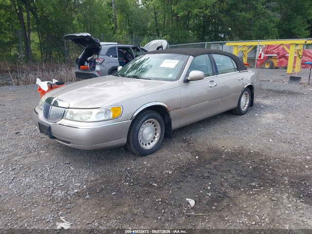 2002 Lincoln Town Car Executive მანქანა იყიდება აუქციონზე, vin: 1LNHM81WX2Y614546, აუქციონის ნომერი: 45832472